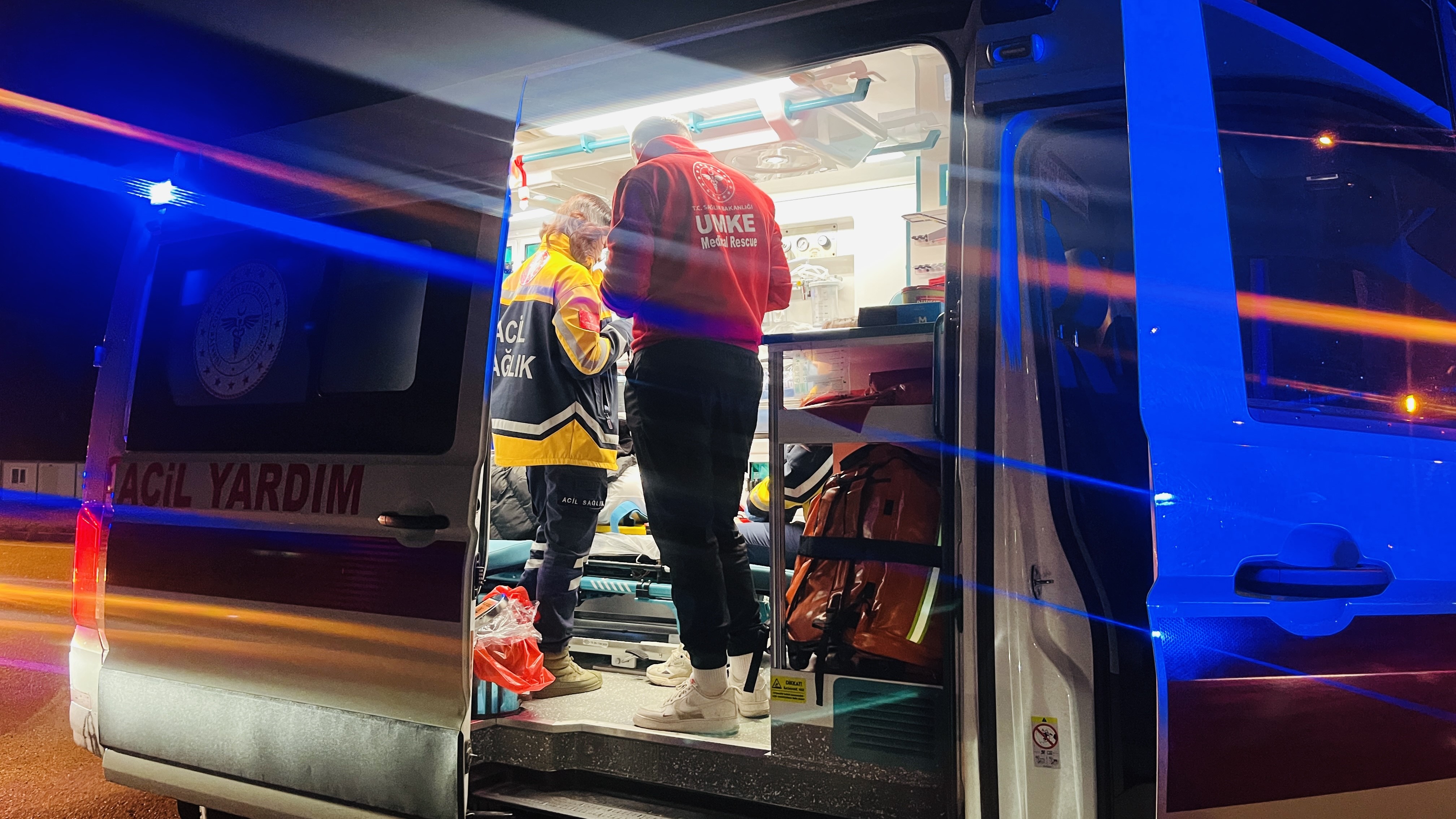 Samsun'da faciadan dönüldü: Araç kağıt gibi ezildi 