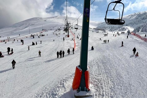 Ladik Akdağ'da kar hareketliliği: Hafta sonu ziyaretçi akını 