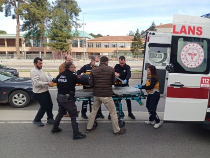 Samsun'da duvara çarpan motokurye hastanelik oldu