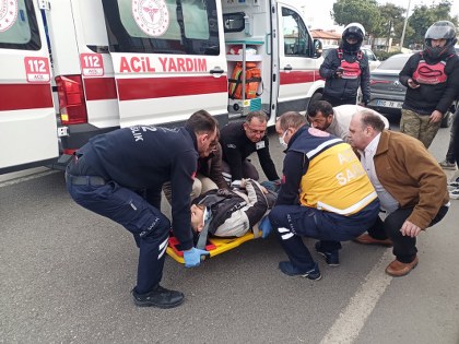 Samsun'da duvara çarpan motokurye hastanelik oldu