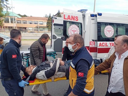 Samsun'da duvara çarpan motokurye hastanelik oldu