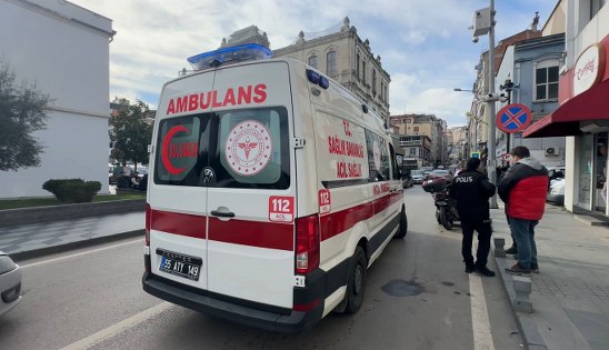Samsun'da yayalara yol vermek isterken hastanelik oldular 