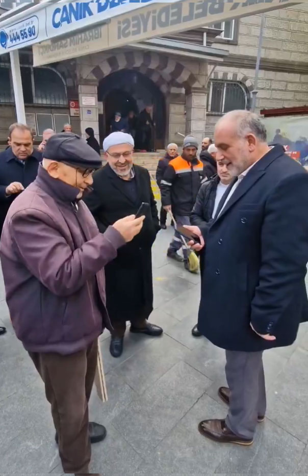 Canikte Namaz Cikisi Gulumseten Diyalog 2