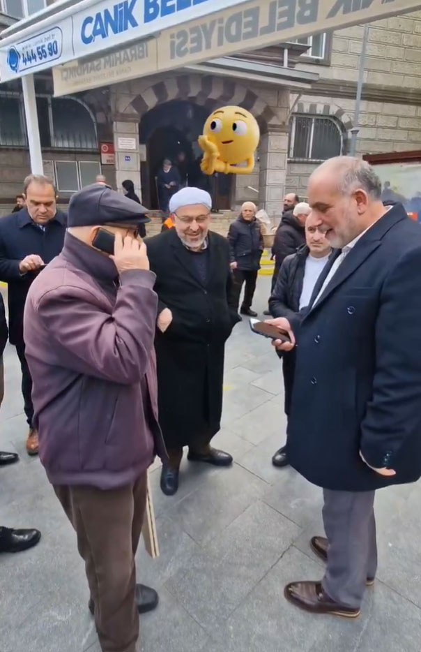 Canikte Namaz Cikisi Gulumseten Diyalog 30126