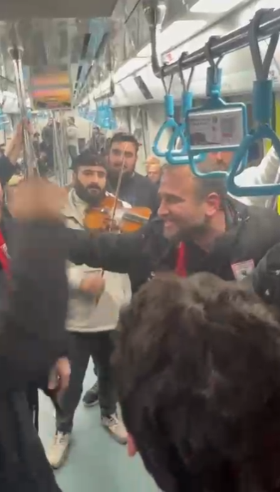 Metroda kemanlı Samsunspor coşkusu