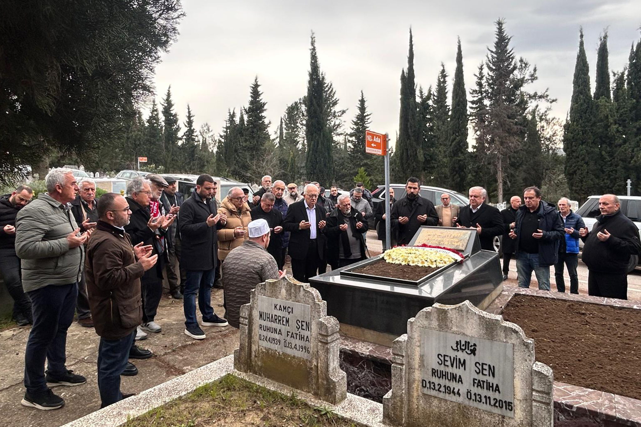 G Ju1 U A X I A Ap Vi Q