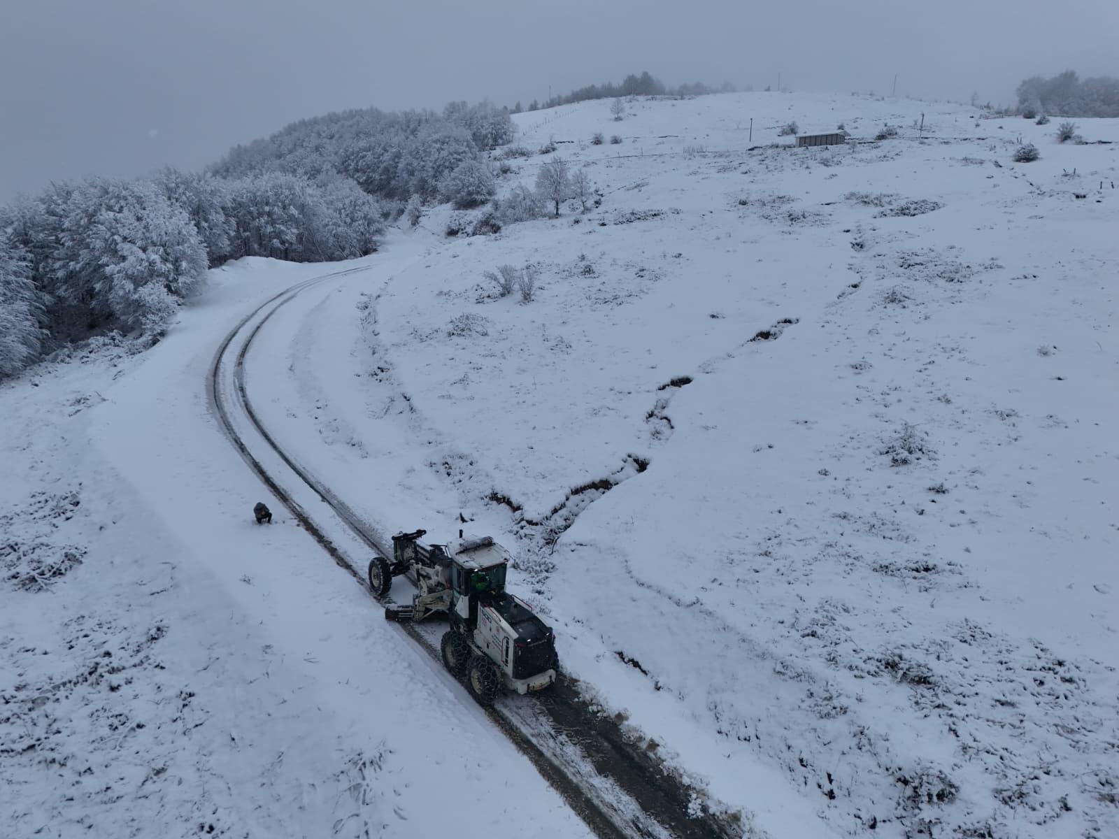 Samsun'da kar alarmı: 346 mahalle yoluna müdahale