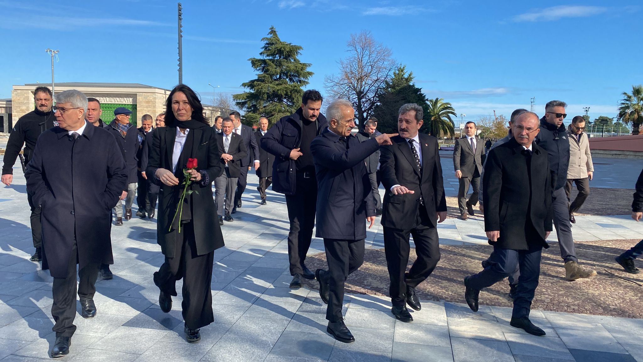 Bakan Uraloğlu'ndan Samsun turu: İstiklal Meydanı'nı inceledi