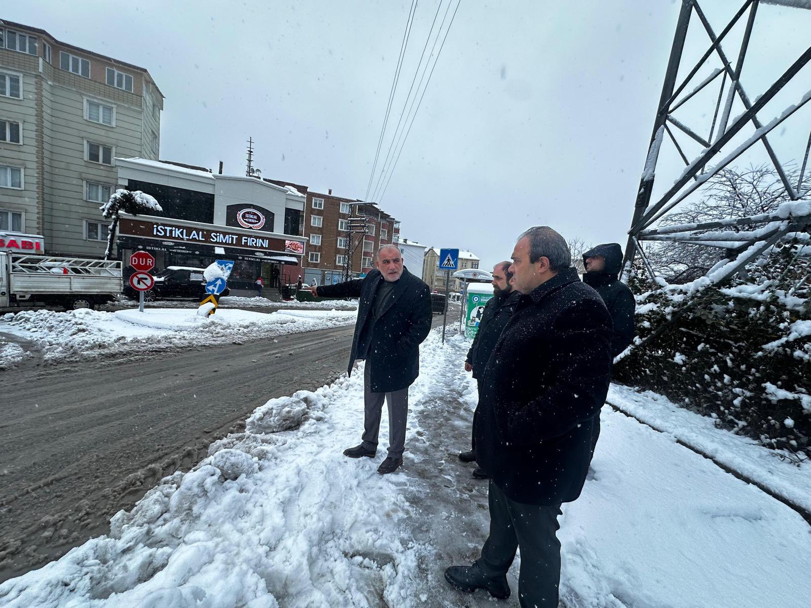 Canik'te karla mücadele: Başkan İbrahim Sandıkçı sahada 