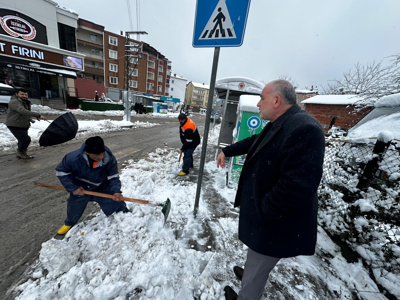 Canik'te karla mücadele: Başkan İbrahim Sandıkçı sahada 
