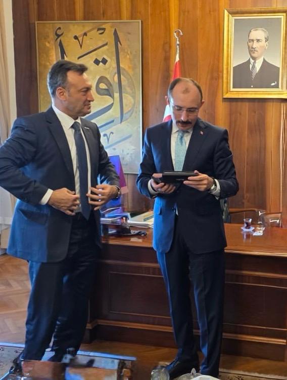 SAMSİAD'dan Dr. Mehmet Muş'a havalimanı teşekkürü