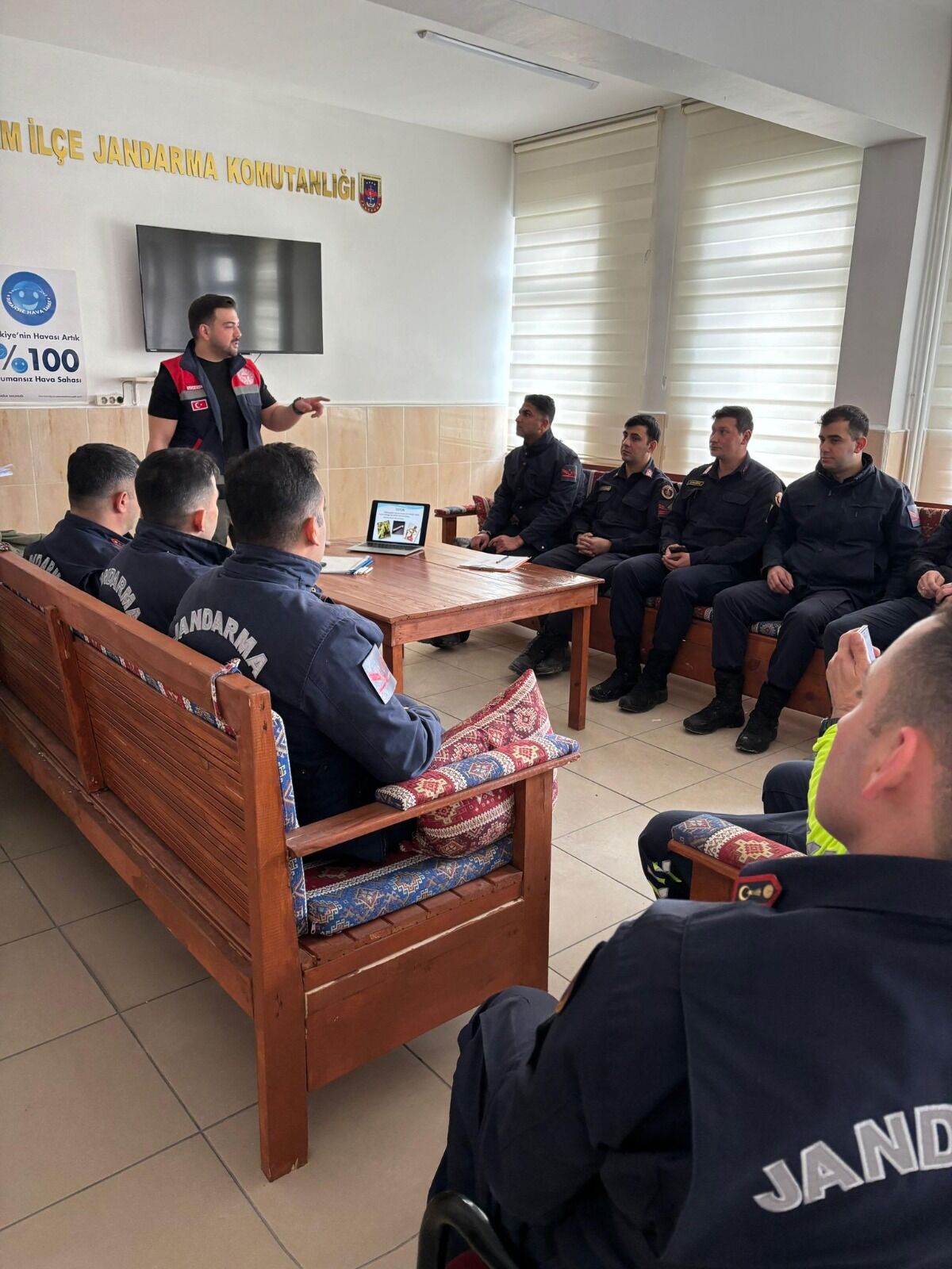 Mobil timler Samsun'da ilçe ilçe bağımlılıkla savaşıyor 