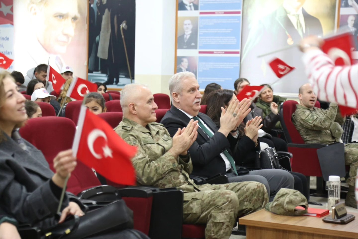 Samsun'da Gazi Komutan Davut Alâ’dan Mehmetçik ile gençleri buluşturan davet 