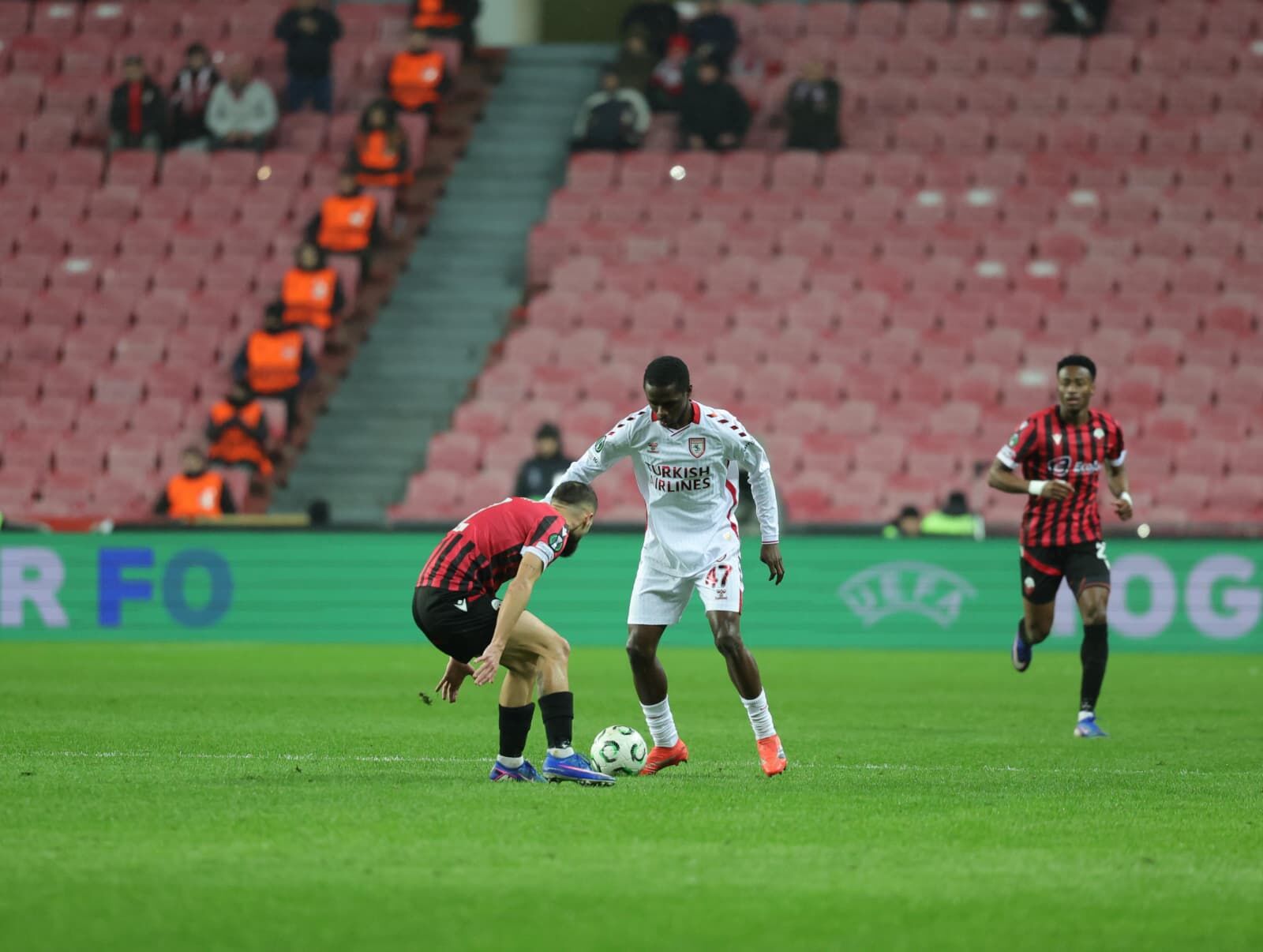 21616A79 4660 451D B40C 2Cadc8A2A126