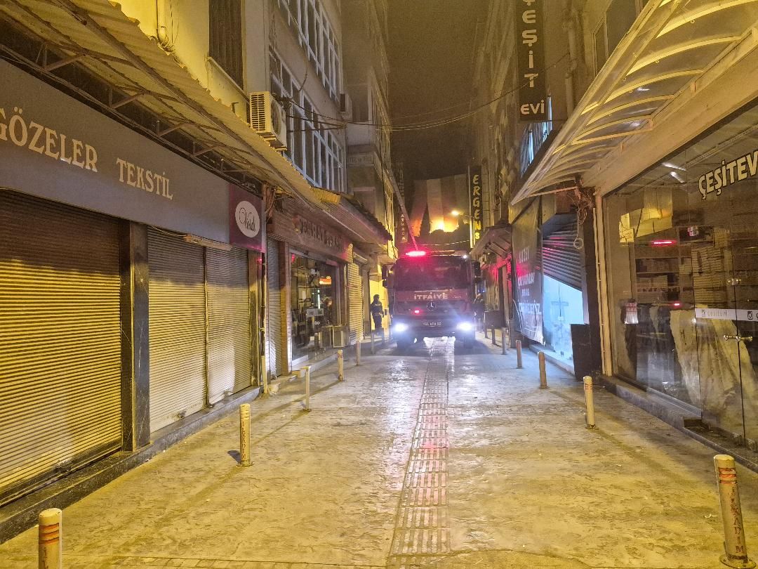 627118533 1237592331084263 1809467387499348113 N