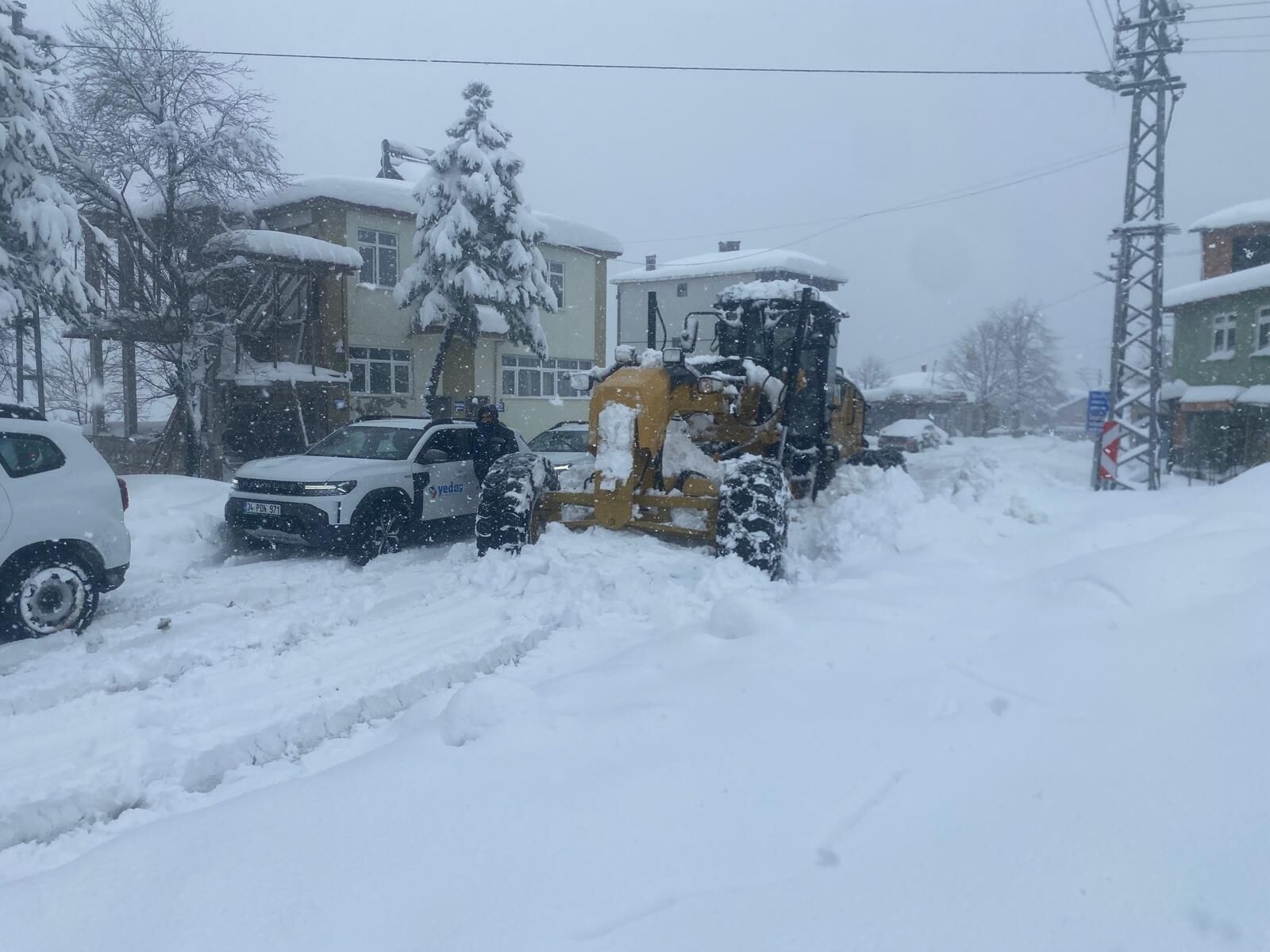 Salıpazarı'nda yoğun kar mesaisi! 