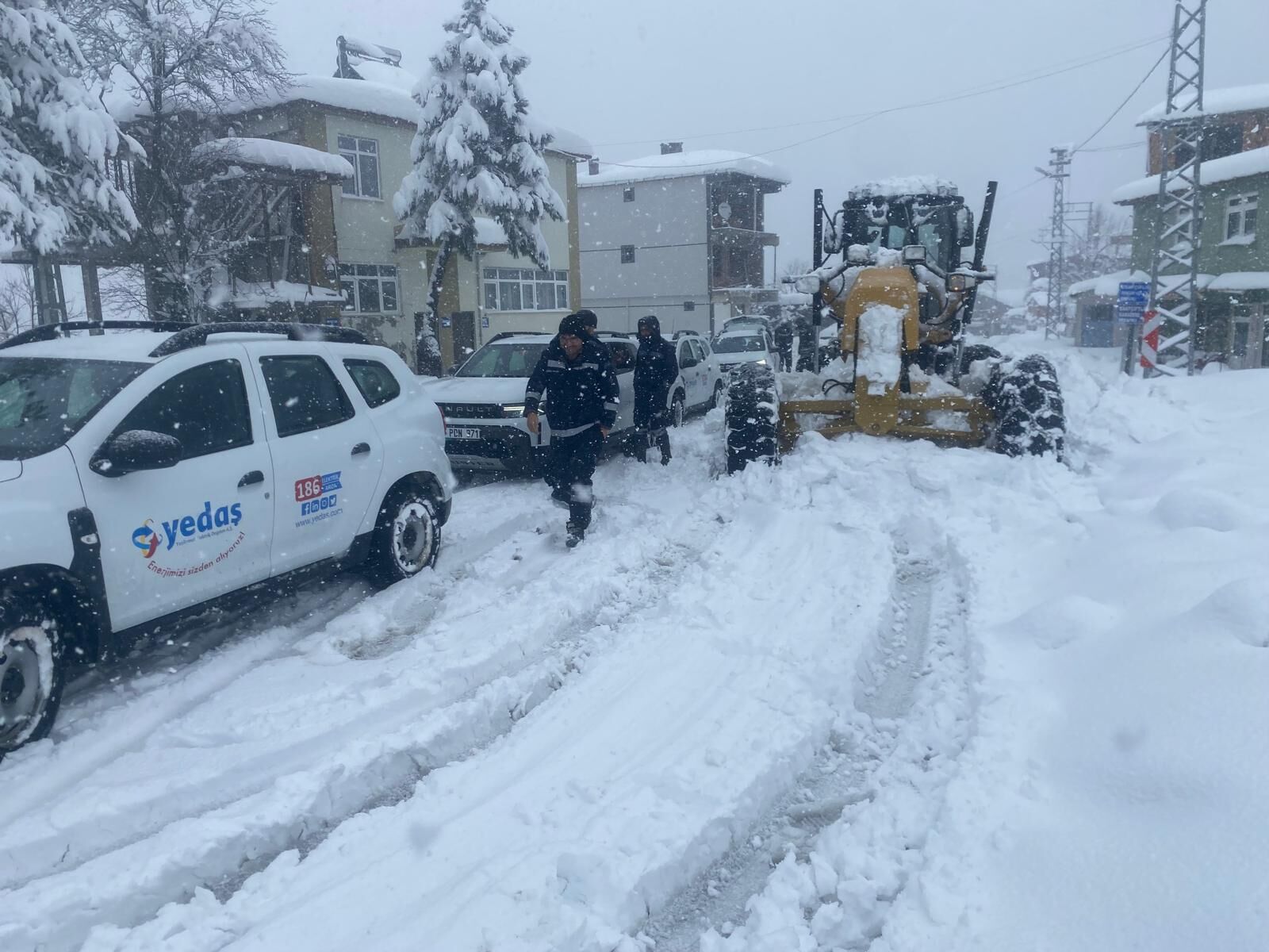 Salıpazarı'nda yoğun kar mesaisi! 