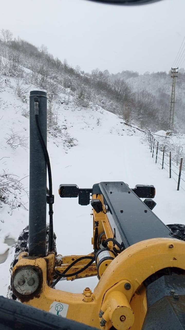 İlkadım'da 6 mahallede kar mesaisi!