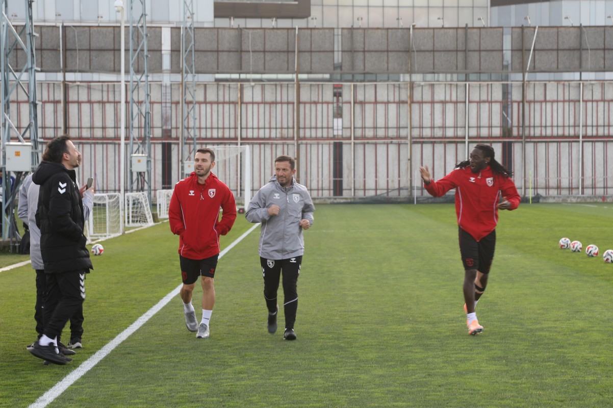 A A 20260205 40469017 40469016 S A M S U N S P O R T R A B Z O N S P O R M A C I N I N H A Z I R L I K L A R I N I S U R D U R D U 1202X800