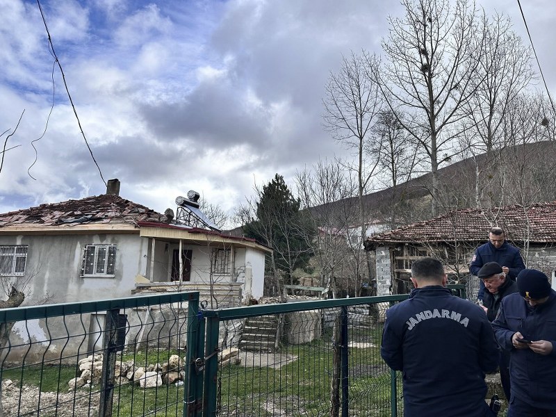 Meteoroloji uyarmıştı! Samsun'da fırtına yıktı geçti