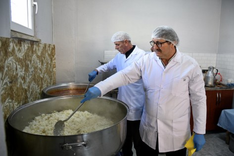 Samsun'da muhtardan örnek dayanışma! Aşevi gibi çalışıyorlar
