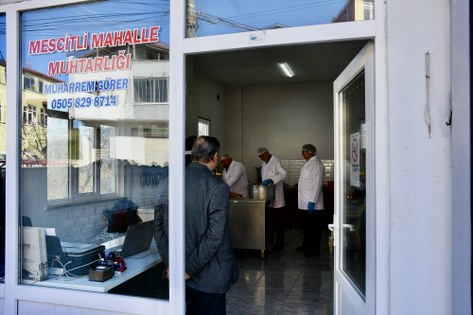 Samsun'da muhtardan örnek dayanışma! Aşevi gibi çalışıyorlar