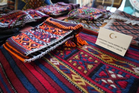 Vezirköprü el emeği kilimleri yaşatılmayı bekliyor