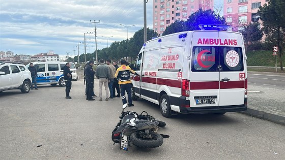 Samsun'da motosiklet ile otomobil çarpıştı: 2 kişi yaralandı 