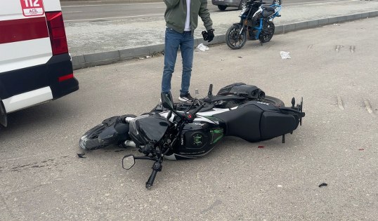 Samsun'da motosiklet ile otomobil çarpıştı: 2 kişi yaralandı 