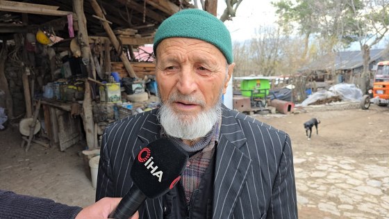 Samsun'da kendi yaptığı 'ayakcak' ile mahalleyi geziyor