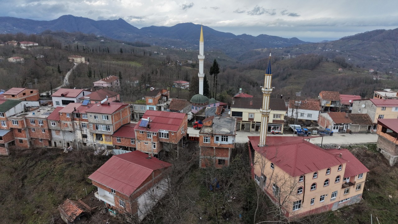 A W645903 08 1280X720