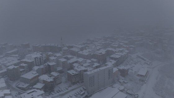 Karadeniz'de kar yağışı! Bazı ilçelerde eğitime ara verildi