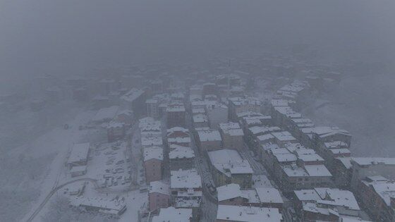 Karadeniz'de kar yağışı! Bazı ilçelerde eğitime ara verildi