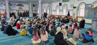 Atakum'dan Türkiye'ye örnek model: Gençler camide 