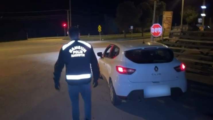 Samsun'da polis durdurdu, binlerce adet ele geçirildi 
