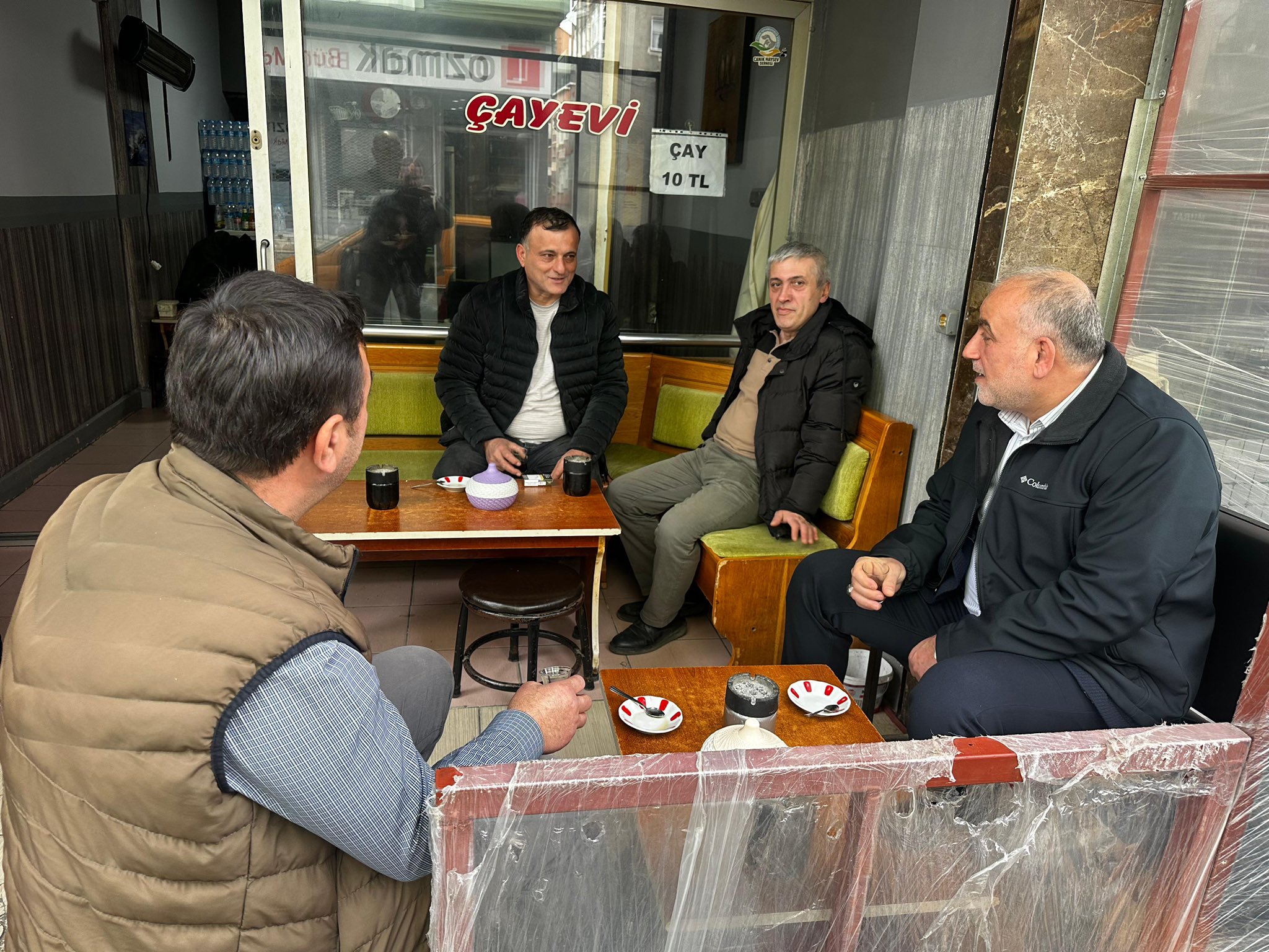 Başkan İbrahim Sandıkçı Karşıyaka Mahallesi'nde çay sohbetinde 