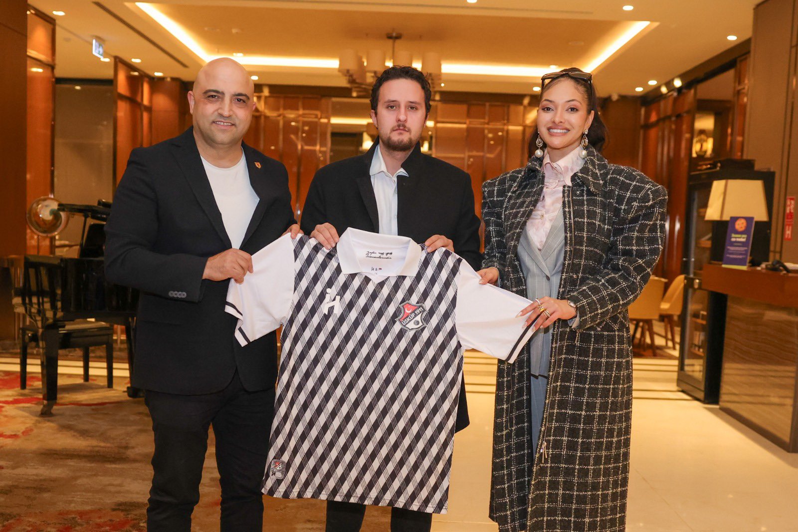 H Bhxz2C W8 A A 8 H4