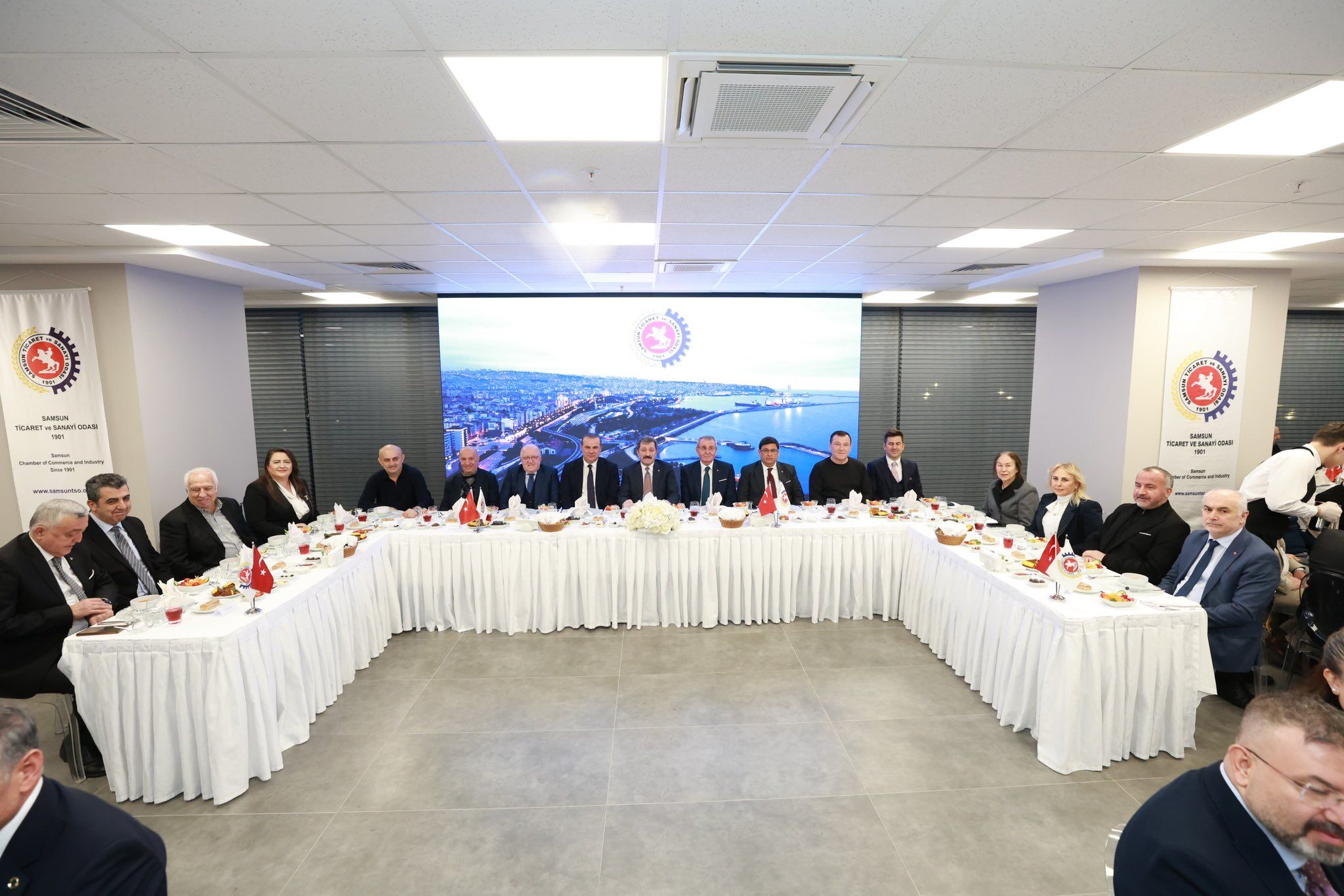 H C Lhr E I X Y A A5 V Qj