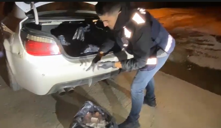 Samsunda Durdurulan Aractan Zehir Cikti 2