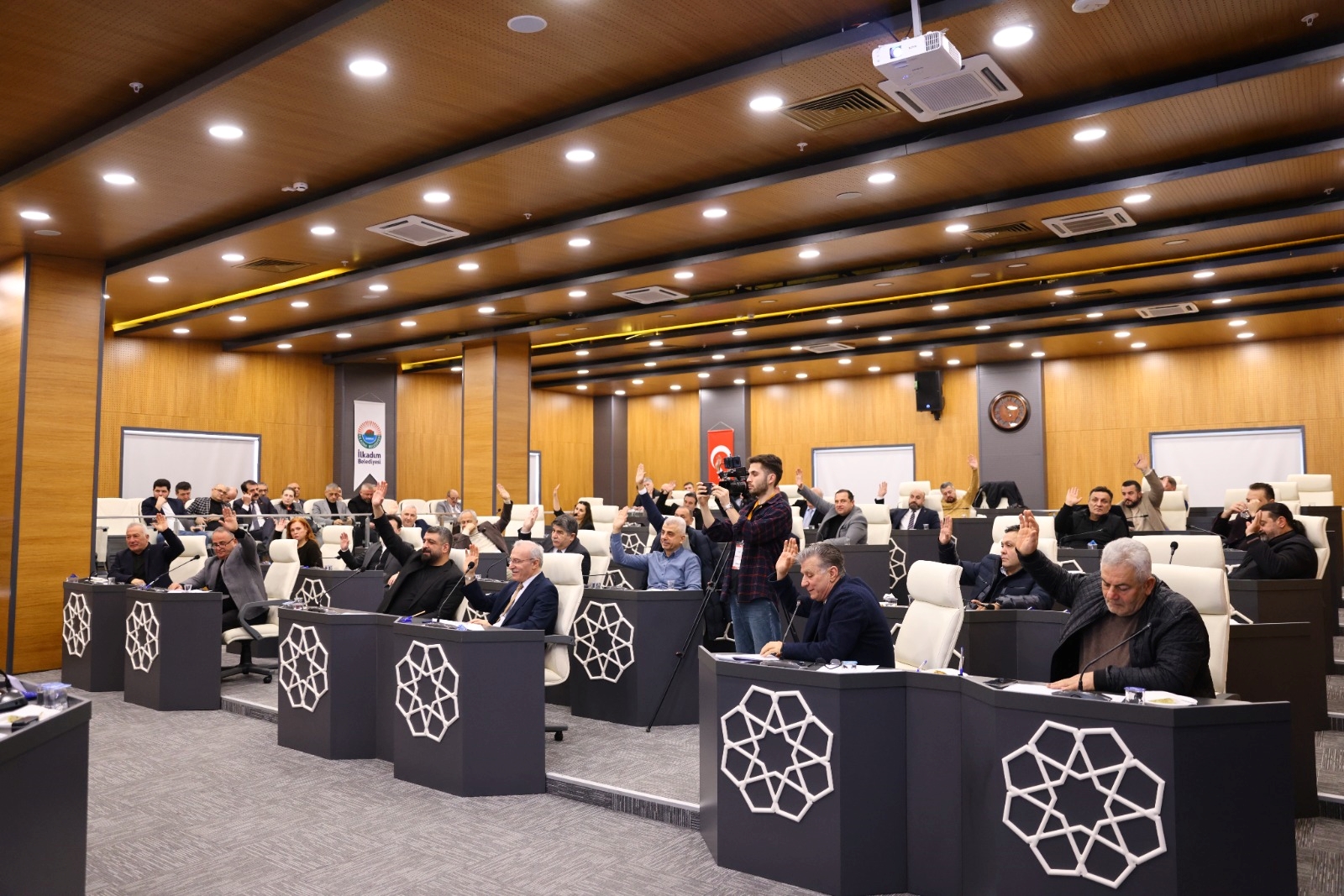 'İlkadım Yanında Kart' geliyor: Dar gelirliye nefes olacak 