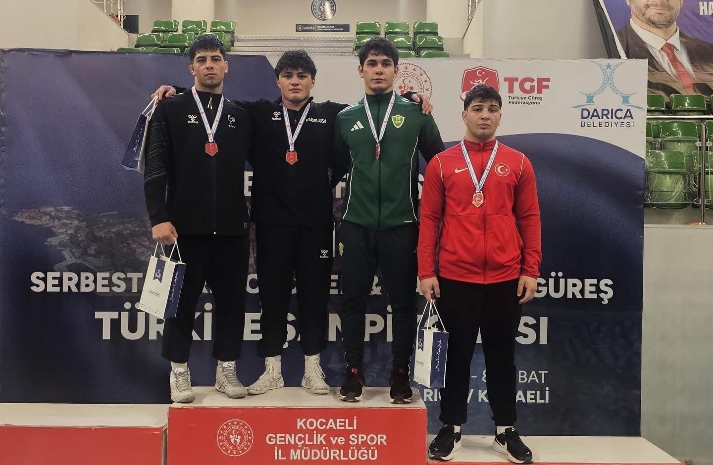 Samsunlu güreşçilerden altın başarı 