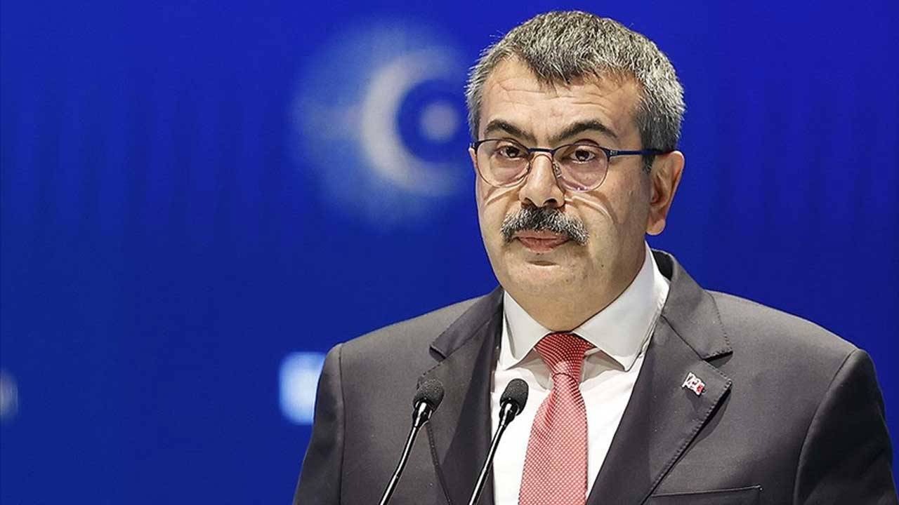 MHP'li İlyas Topsakal'dan ana dil çıkışı: Bakan Tekin'e destek 