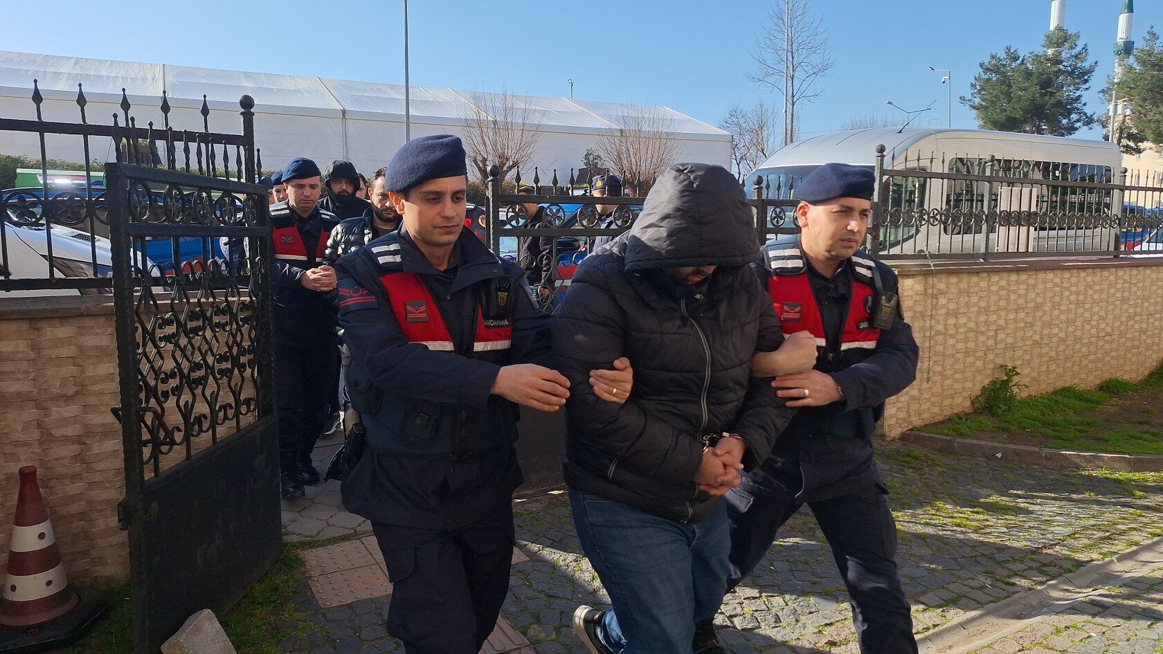 A A 20260312 40799133 40799129 S A M S U N M E R K E Z L I Y A S A D I S I B A H I S O P E R A S Y O N U N D A 14 Z A N L I Y A K A L A N D I 1680X945