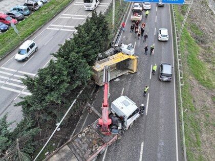 Samsun'da trafiği kilitleyen kaza! Ortalık savaş alanına döndü