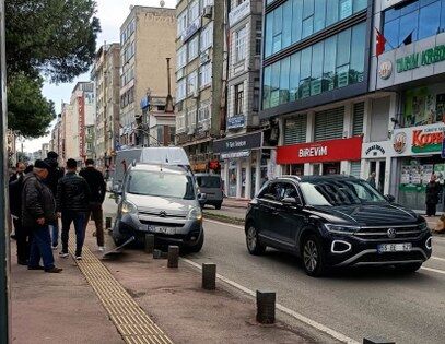 Samsun'da bir anda kaldırıma fırladı! Korkutan anlar 