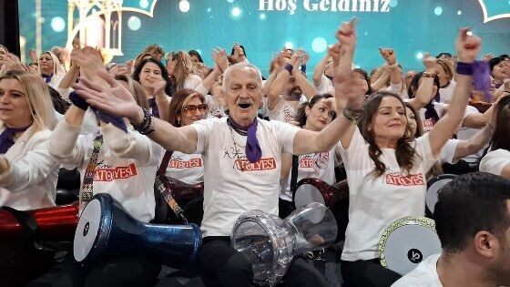 Samsun'da 8 Mart'a damga vurdular! Kadınlar darbukalarla sahnede 