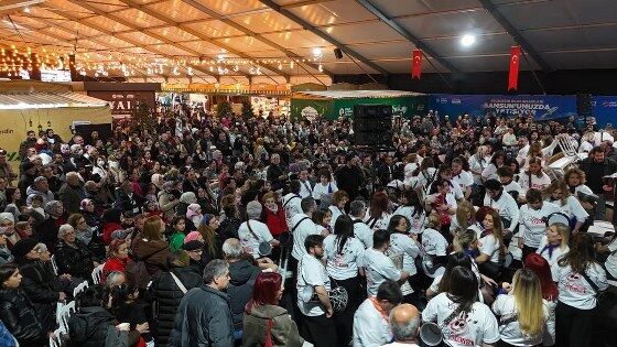 Samsun'da 8 Mart'a damga vurdular! Kadınlar darbukalarla sahnede 