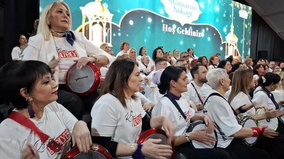 Samsun'da 8 Mart'a damga vurdular! Kadınlar darbukalarla sahnede 