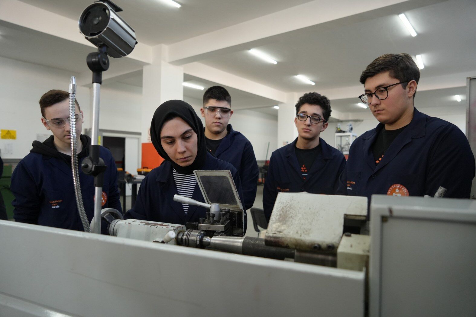 A W659480 02 1575X1050