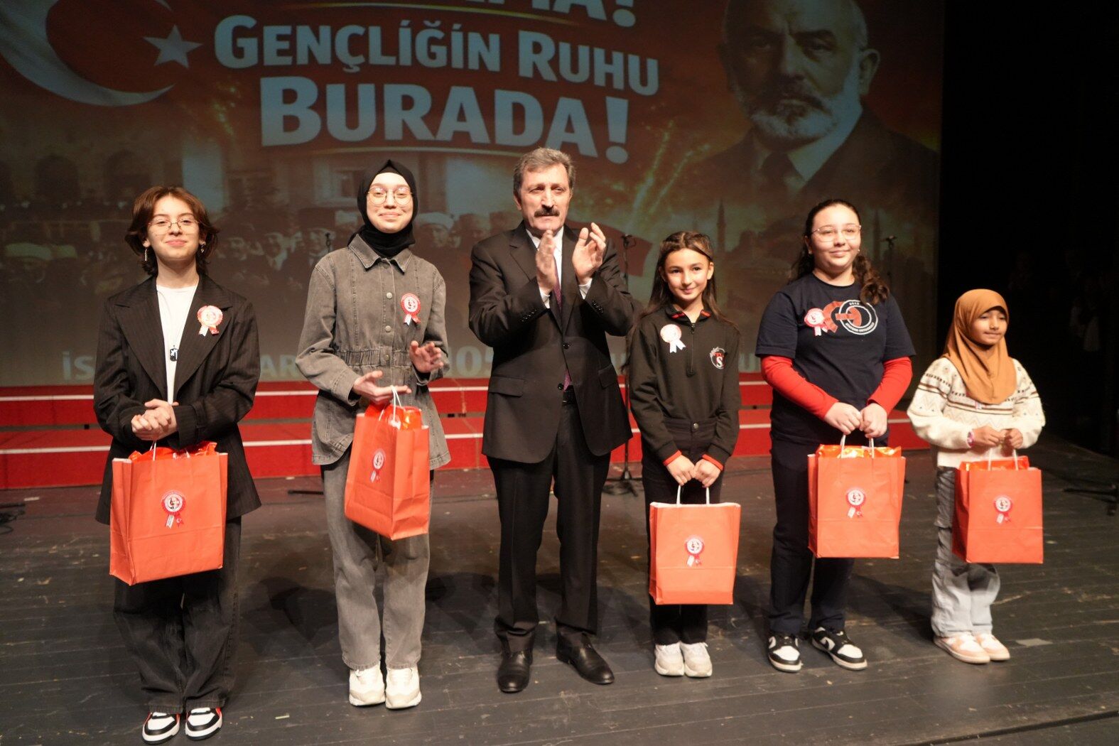 A W660471 06 1575X1050